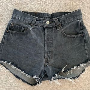 Vintage Levi’s Grey Denim High-waisted Shorts Sz 25